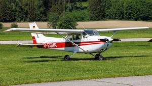Photo of D-ESMN - Cessna 172N Skyhawk operated by Private