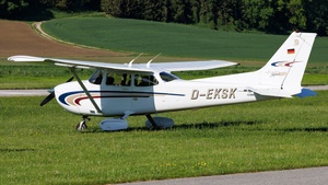 Photo of D-EKSK - Cessna 172S Skyhawk SP operated by Hanseatischer Fliegerclub München