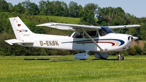 Photo of D-EKSK - Cessna 172S Skyhawk SP operated by Hanseatischer Fliegerclub München