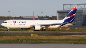 Photo of N538LA - Boeing 767-316(ER)(BCF) operated by LATAM Cargo Colombia