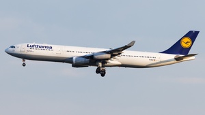 Photo of D-AIGZ - Airbus A340-313 operated by Lufthansa