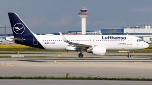 Photo of D-AIZO - Airbus A320-214 operated by Lufthansa