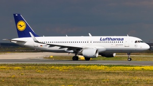 Photo of D-AIWA - Airbus A320-214 operated by Lufthansa