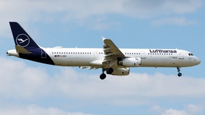 Photo of D-AIDH - Airbus A321-231 operated by Lufthansa