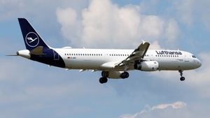 Photo of D-AIRY - Airbus A321-131 operated by Lufthansa