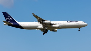 Photo of D-AIFD - Airbus A340-313 operated by Lufthansa