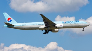 Photo of HL8042 - Boeing 777-3B5(ER) operated by Korean Air