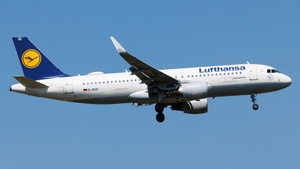 Photo of D-AIUD - Airbus A320-214 operated by Lufthansa