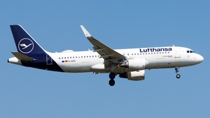 Photo of D-AIZZ - Airbus A320-214 operated by Lufthansa