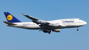 Photo of D-ABVY - Boeing 747-430 operated by Lufthansa