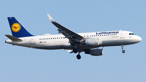 Photo of D-AIUI - Airbus A320-214 operated by Lufthansa