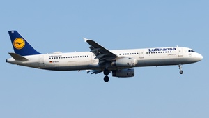Photo of D-AIDU - Airbus A321-231 operated by Lufthansa