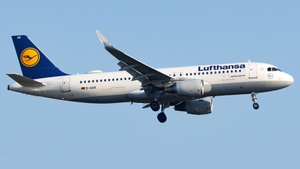 Photo of D-AIUK - Airbus A320-214 operated by Lufthansa