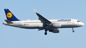 Photo of D-AIUN - Airbus A320-214 operated by Lufthansa