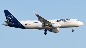 Photo of D-AIZY - Airbus A320-214 operated by Lufthansa