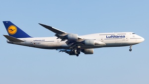 Photo of D-ABYK - Boeing 747-830 operated by Lufthansa