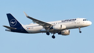 Photo of D-AIZW - Airbus A320-214 operated by Lufthansa