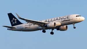 Photo of D-AIUA - Airbus A320-214 operated by Lufthansa
