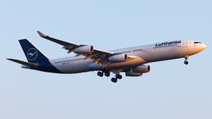 Photo of D-AIGX - Airbus A340-313 operated by Lufthansa