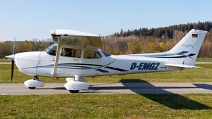 Photo of D-EMGZ - Cessna 172S Skyhawk SP operated by Luftsportverein Landshut