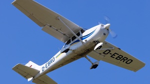 Photo of D-EBRO - Cessna 172S Skyhawk SP operated by Fliegerclub Mühldorf