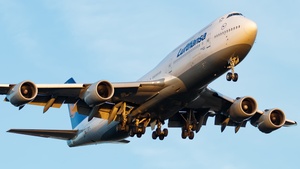 Photo of D-ABYL - Boeing 747-830 operated by Lufthansa