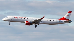 Photo of OE-LWI - Embraer ERJ-195LR operated by Austrian Airlines