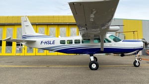 Photo of F-HSLE - Cessna 208 Caravan operated by Skydive Center à Tallard
