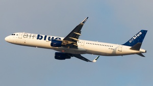 Photo of AP-BMW - Airbus A321-211 operated by Airblue