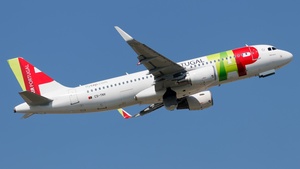 Photo of CS-TNV - Airbus A320-214 operated by TAP Air Portugal
