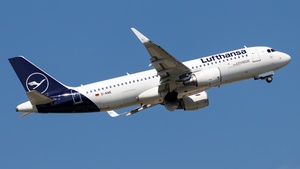 Photo of D-AIWE - Airbus A320-214 operated by Lufthansa