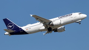Photo of D-AIZE - Airbus A320-214 operated by Lufthansa