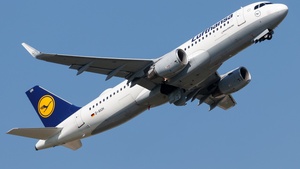 Photo of D-AIUH - Airbus A320-214 operated by Lufthansa