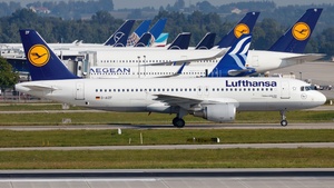 Photo of D-AIZF - Airbus A320-214 operated by Lufthansa