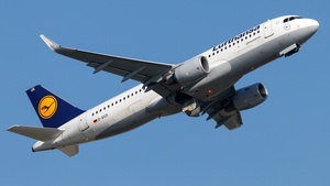 Photo of D-AIUS - Airbus A320-214 operated by Lufthansa