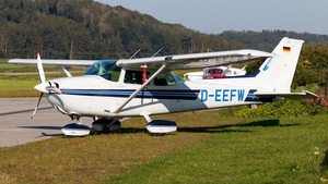 Photo of D-EEFW - Cessna 172P Skyhawk II operated by Air Munich Aviation - Flugschule Jesenwang