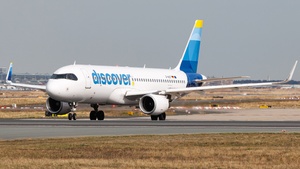 Photo of D-AIUT - Airbus A320-214 operated by Discover Airlines