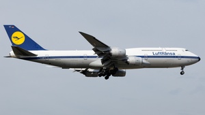 Photo of D-ABYT - Boeing 747-830 operated by Lufthansa