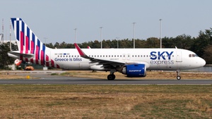Photo of SX-CRE - Airbus A320-251N operated by Sky Express