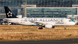 Photo of D-AIZH - Airbus A320-214 operated by Lufthansa