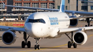 Photo of D-AIUY - Airbus A320-214 operated by Discover Airlines