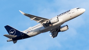 Photo of D-AIZS - Airbus A320-214 operated by Lufthansa