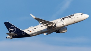 Photo of D-AIZR - Airbus A320-214 operated by Lufthansa