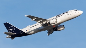 Photo of D-AIQW - Airbus A320-211 operated by Lufthansa