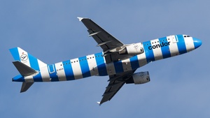 Photo of D-AICA - Airbus A320-212 operated by Condor