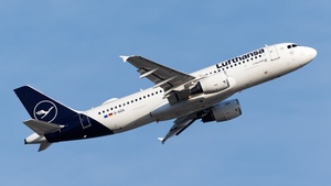 Photo of D-AIZA - Airbus A320-214 operated by Lufthansa