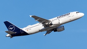 Photo of D-AIZG - Airbus A320-214 operated by Lufthansa