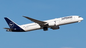 Photo of D-ABPF - Boeing 787-9 Dreamliner operated by Lufthansa