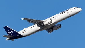 Photo of D-AIST - Airbus A321-231 operated by Lufthansa