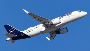 Photo of D-AIUN - Airbus A320-214 operated by Lufthansa